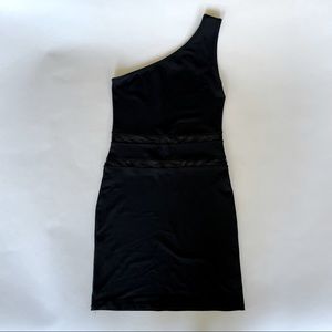 One shouldered slim black mini dress